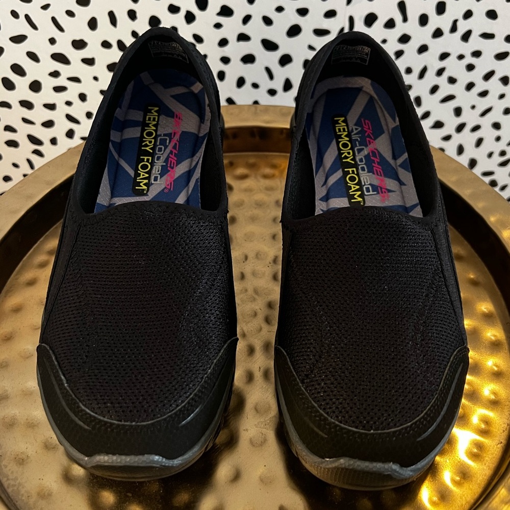 SKECHERS Air-Cooled Memory Foam LIGHTWEIGHT Slip In- SIZE 7 - NWOT (no box)